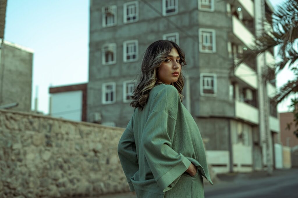 La Confianza y la Moda: Cómo la Ropa Influye en tu Imagen Personal featured image for: la confianza y la moda: cómo la ropa influye en tu imagen personal